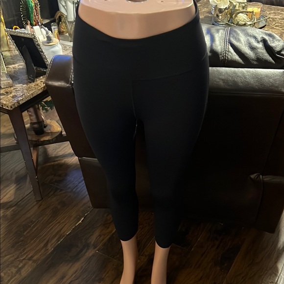 Black Cropped Leggings - Picture 2 of 5